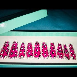 Press on nails